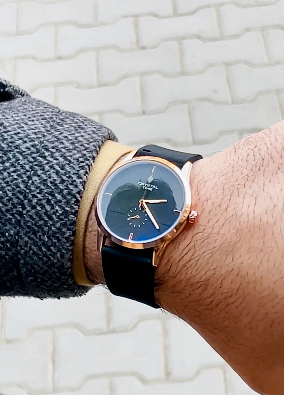 Crystal Slim Watch – Sleek Magnetic Lock