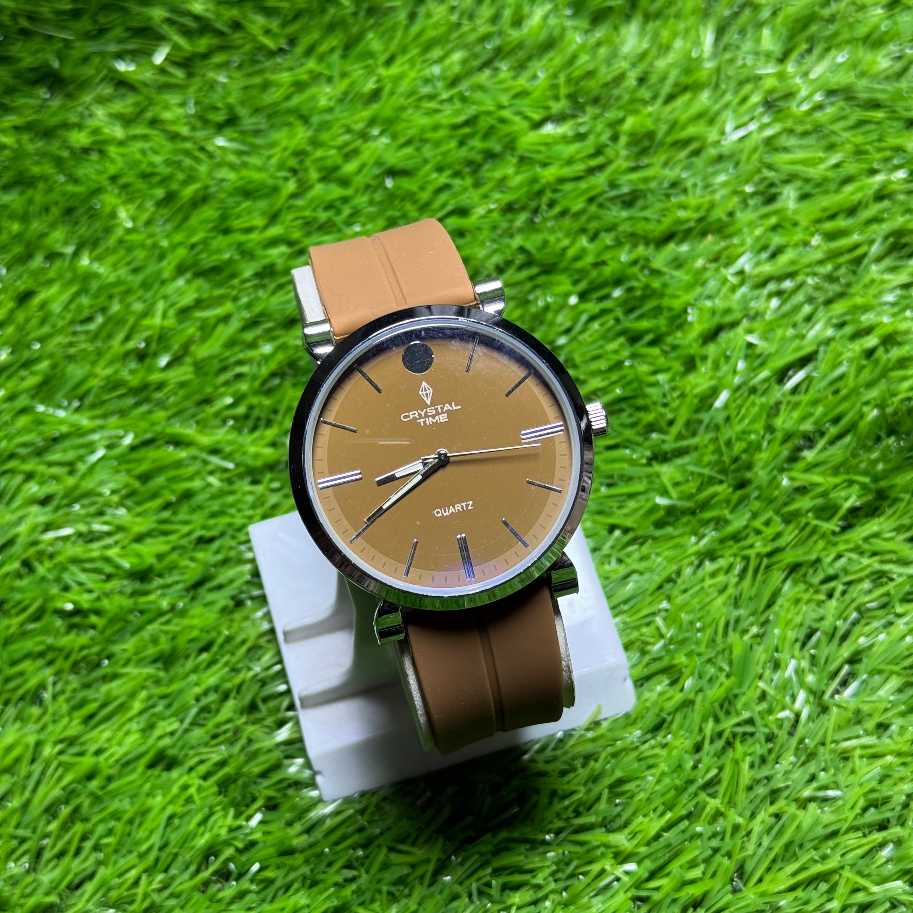 Crystal Slim Watch – Sleek Magnetic Lock